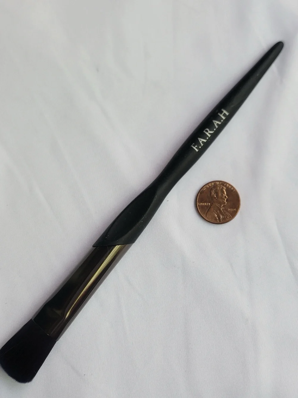 4/25 bundle item. FARAH Black Foundation/Concealer Brush